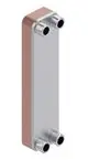 Plattenwärmeübertrager von Danfoss mit mehreren Anschlüssen. Das Produkt hat eine kompakte, rechteckige Form mit einer sichtbaren kupferfarbenen Trennschicht und einer metallischen Oberfläche.